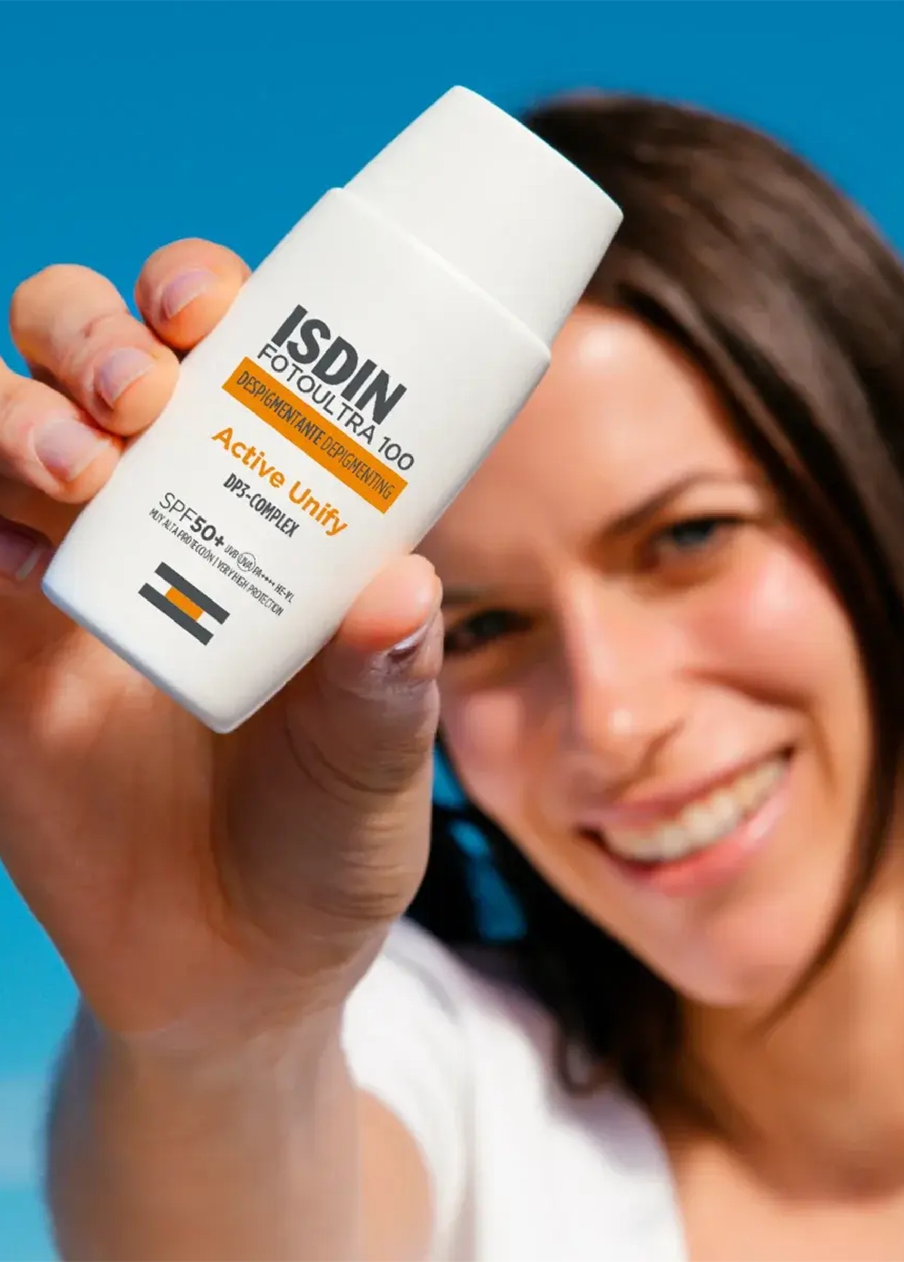 Corrige manchas ocasionadas por la radiación UVB/UVA y la luz azul con ISDIN Fotoultra 100 Active Unify SPF 50+